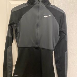 Women’s Nike running pullover
